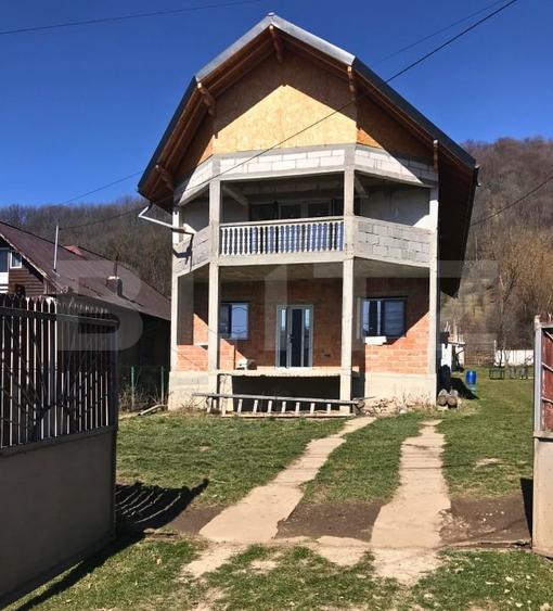 Casă individuală cu 6 camere cu Teren 3050 Mp în Bezdead