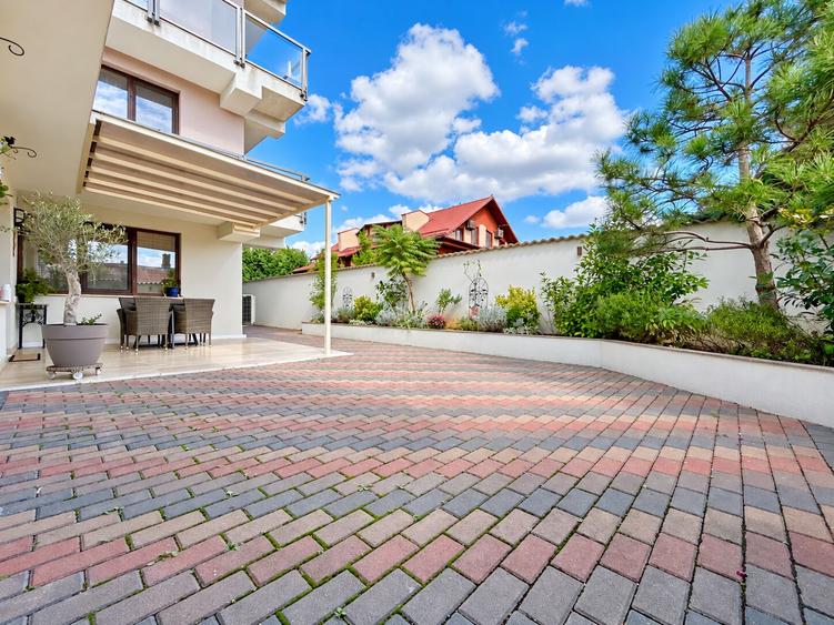 Apartament cu 3 camere în Băneasa