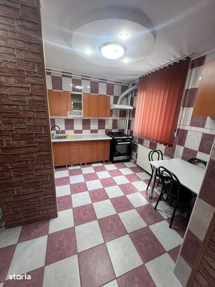 Apartament cu 3 camere decomandat în Berceni