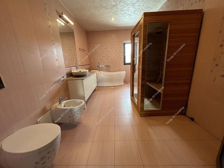 Casă individuală cu 7 camere cu Canalizare în Lipovei