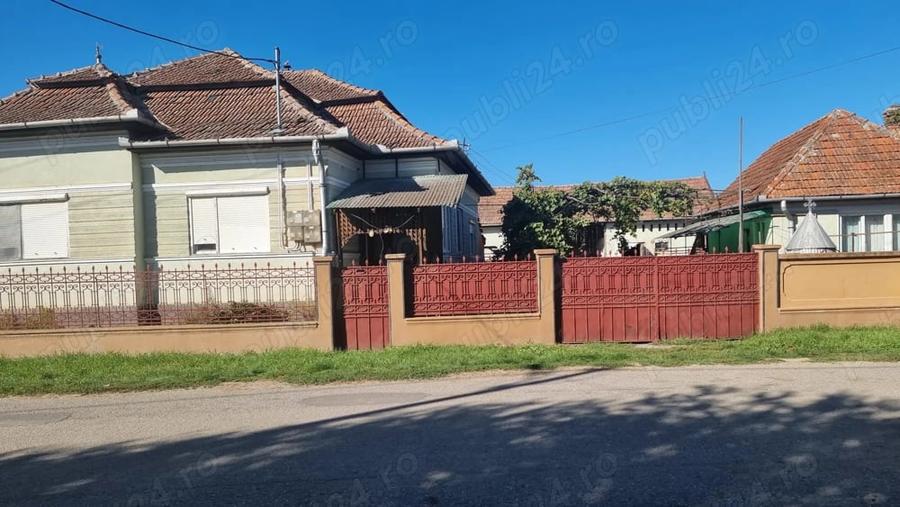 Casă cu 3 camere cu Teren 1300 Mp în Leorinț