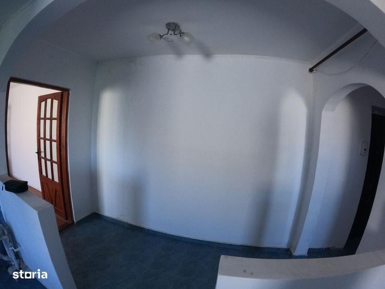 Apartament cu 3 camere semidecomandat în Tineretului