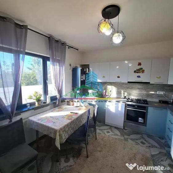 Casă cu 4 camere cu Teren 790 Mp în Central