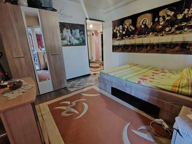 Apartament cu 3 camere decomandat în Florești