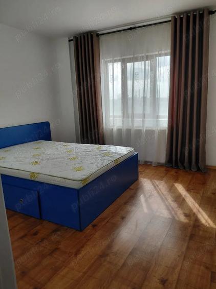Apartament cu 3 camere decomandat în 1 Decembrie