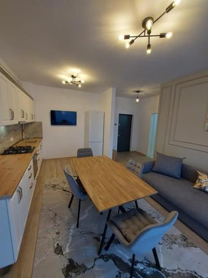 Apartament cu 3 camere semidecomandat, mobilat în Florești