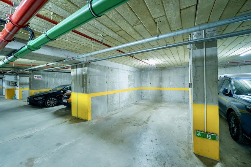 Penthouse cu 3 camere decomandat, mobilat în Politehnica