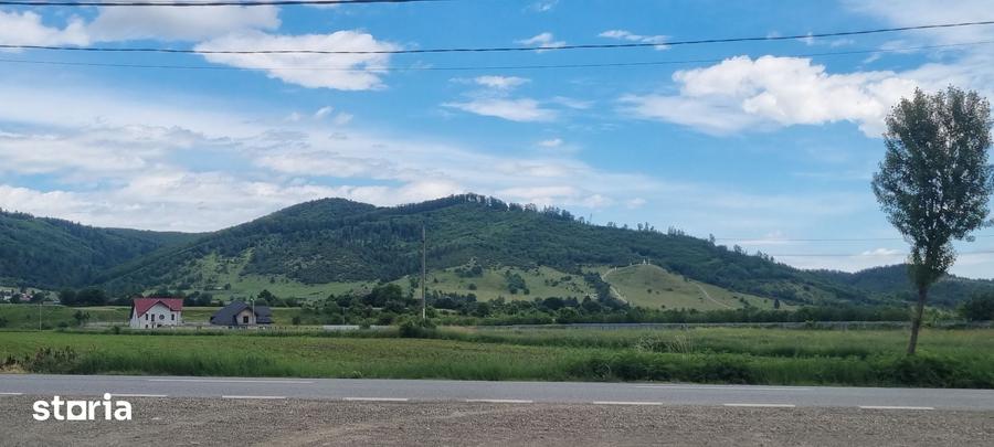 Teren de 5400 mp, în Vânători-Neamț
