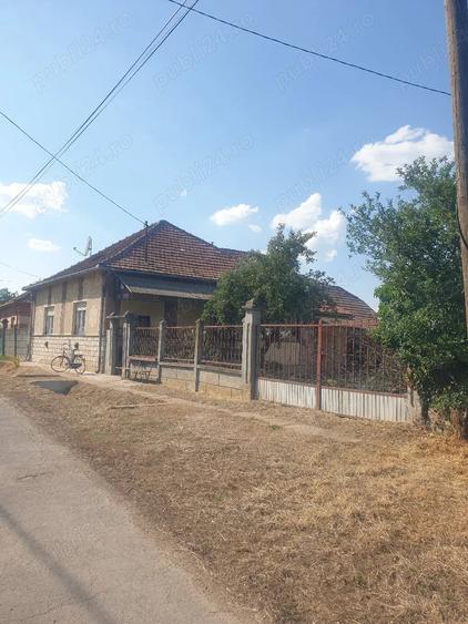 Casă cu 3 camere cu Teren 1200 Mp în Central