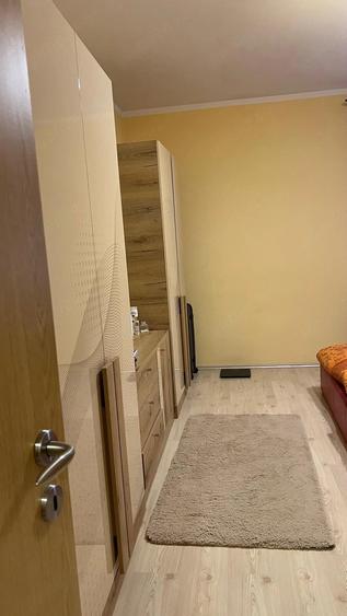 Apartament cu 3 camere decomandat în Ghiroda