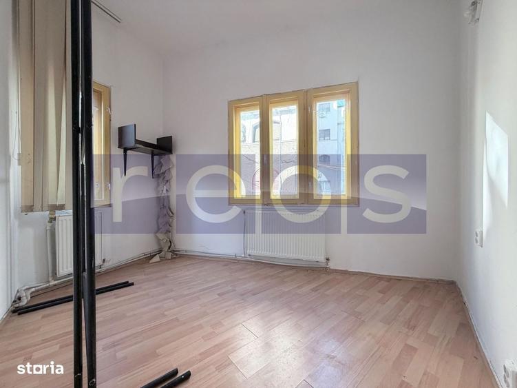 Apartament cu 4 camere semidecomandat în Cișmigiu