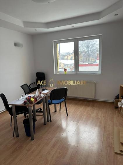 Casă individuală cu 6 camere cu Canalizare în Tineretului