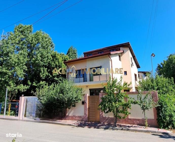 Casă cu 4 camere în Titan