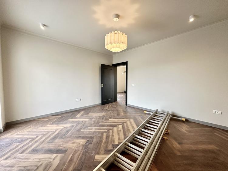 Duplex cu 5 camere cu Canalizare în Moșnița Nouă