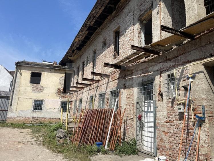 Spațiu comercial, de 1,600 mp, în Central