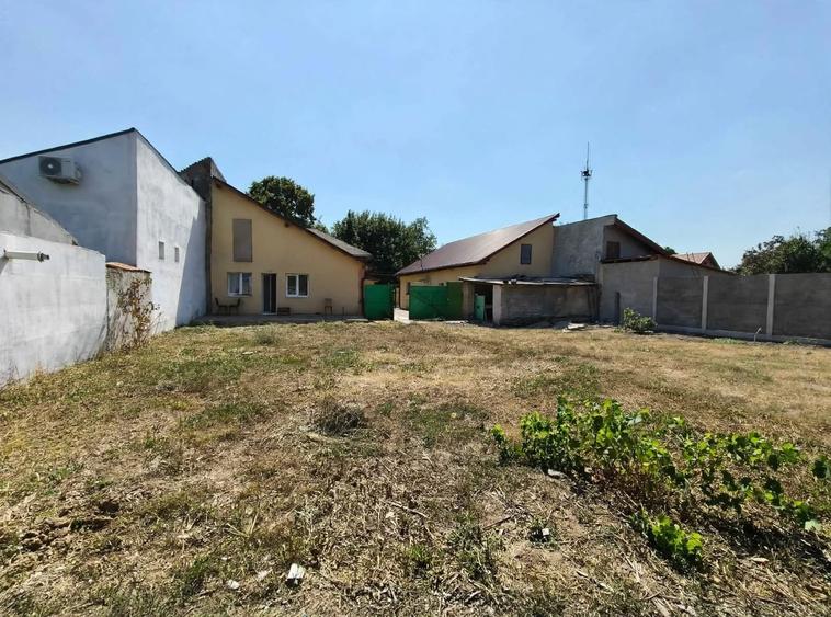 Casă individuală cu 5 camere cu Canalizare în Lunei