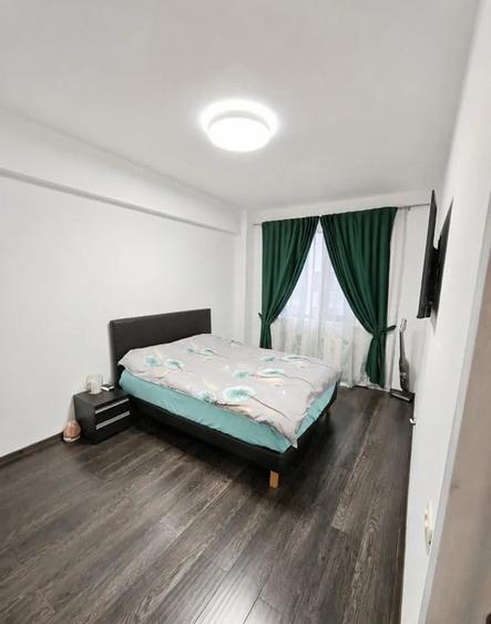 Apartament cu 3 camere semidecomandat în Găvana