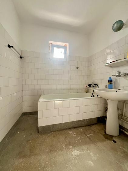 Apartament cu 3 camere decomandat, mobilat în Lipovei