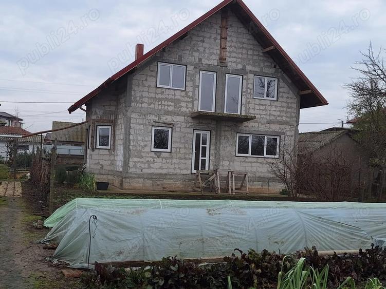 Casă cu 5 camere cu Teren 950 Mp în Valu lui Traian