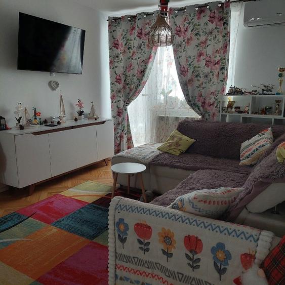 Apartament cu 3 camere semidecomandat în Țiglina 2
