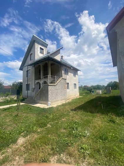 Casă cu 2 camere cu Teren 1300 Mp în Central