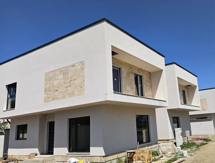 Casă cu 4 camere în Șelimbăr