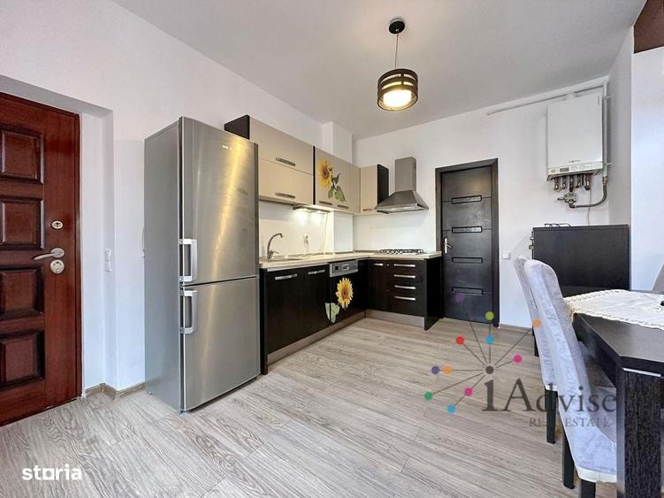 Apartament cu 3 camere semidecomandat în Centrul Istoric