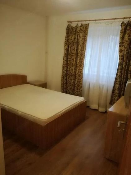 Apartament cu 3 camere decomandat în Girocului