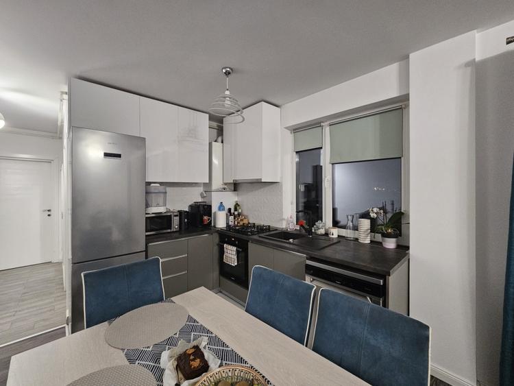 Apartament cu 3 camere semidecomandat, mobilat în Sânnicoară