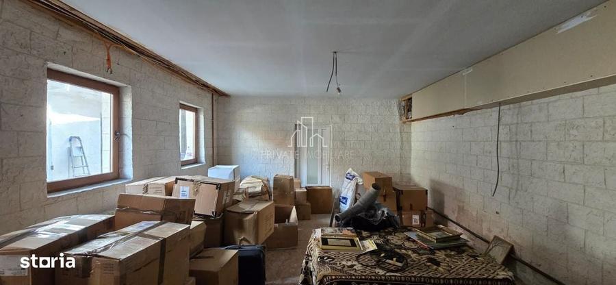 Casă cu 4 camere decomandat în Angofa