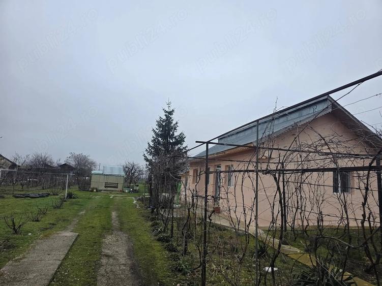 Casă cu 2 camere cu Teren 1000 Mp în Central