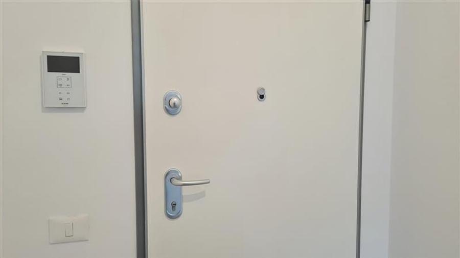 Apartament cu 2 camere nedecomandat în Aradului — fotografia 3