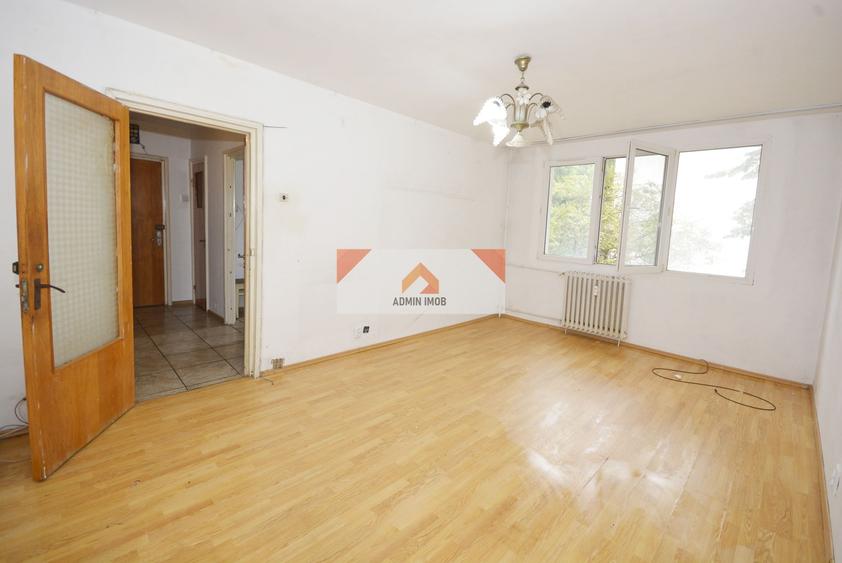 Apartament cu 3 camere decomandat în Giurgiului