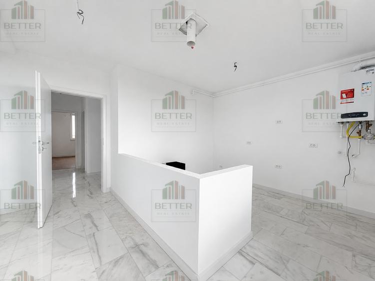 Penthouse cu 4 camere decomandat în Metalurgiei