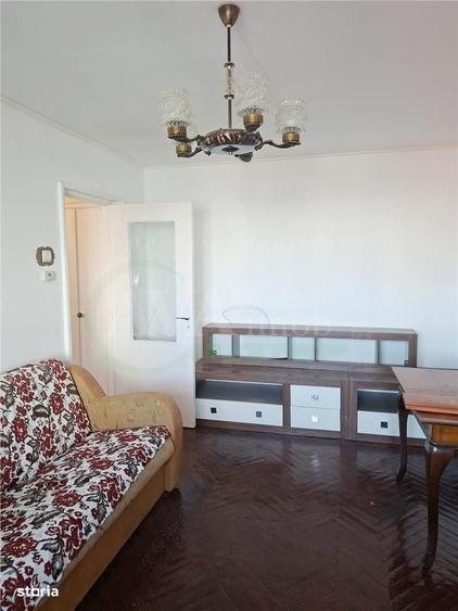Apartament cu 3 camere semidecomandat în Central