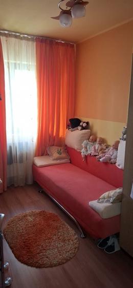 Apartament cu 3 camere semidecomandat în Ștefănești