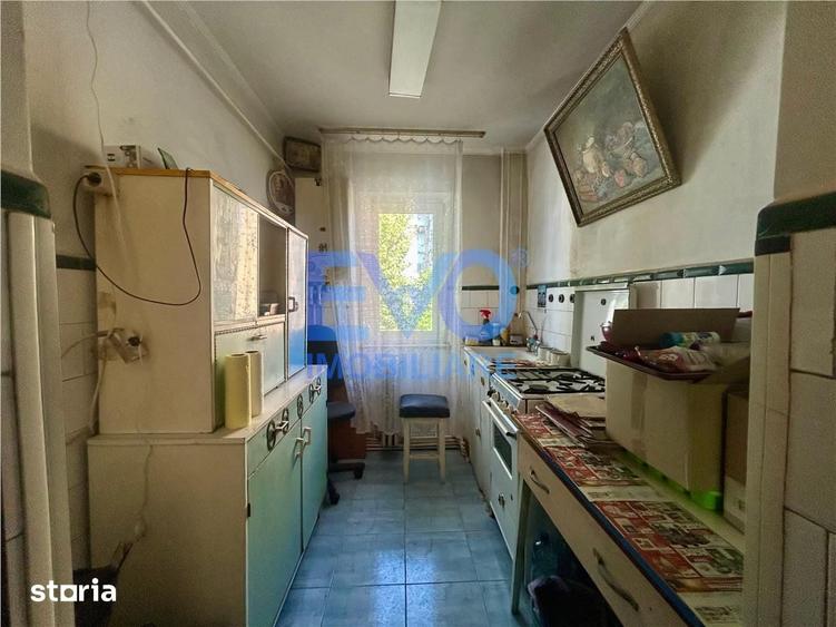 Apartament cu 3 camere semidecomandat în Dacia