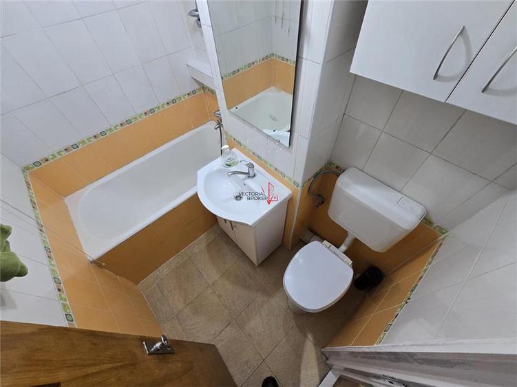 Apartament cu 2 camere decomandat în Tei