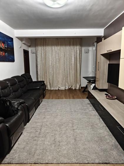 Apartament cu 3 camere semidecomandat în Central