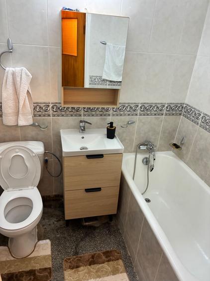 Apartament cu 3 camere decomandat în Berceni