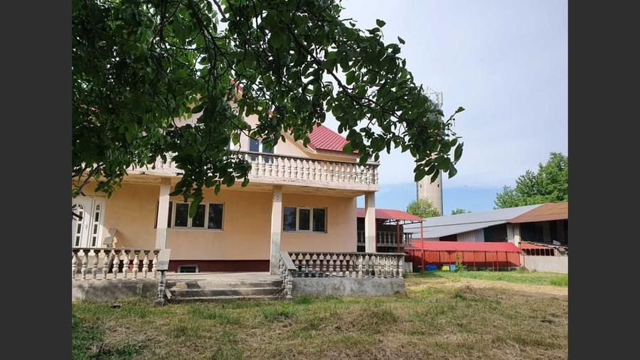 Casă cu 4 camere cu Teren 1000 Mp în Horia