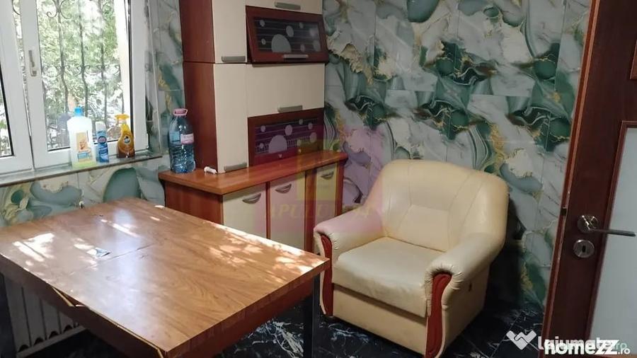 Apartament cu 4 camere decomandat în Vitan