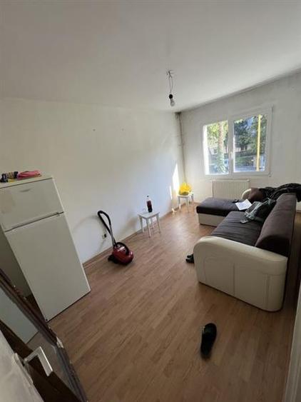 Apartament cu 3 camere semidecomandat în Calea București