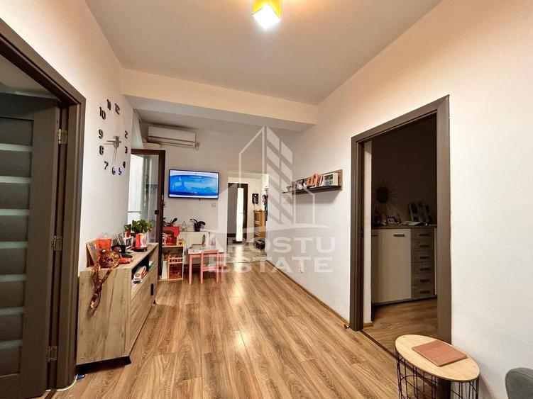 Apartament cu 3 camere semidecomandat, mobilat în Central