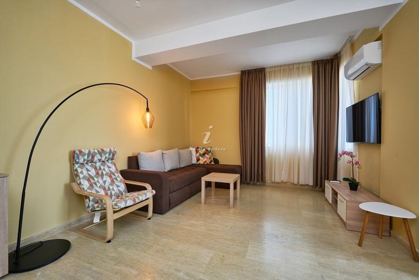 Apartament cu 3 camere decomandat, mobilat în Mamaia-Sat