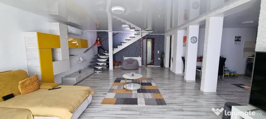 Casă cu 7 camere în Exterior Vest