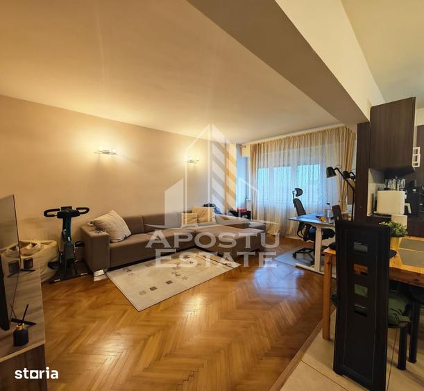 Apartament cu 3 camere în Aradului