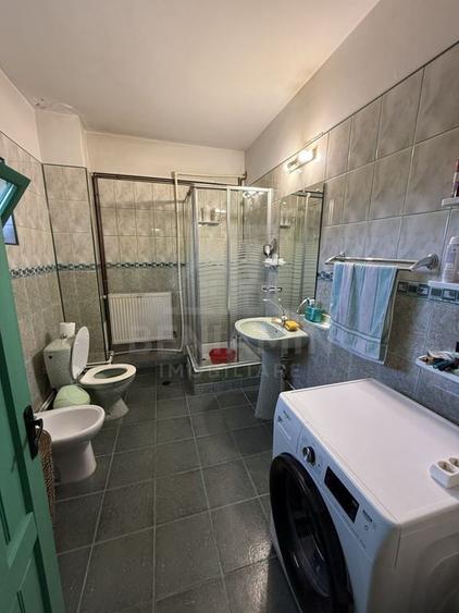Casă cu 5 camere cu Teren 1039 Mp în Rovine