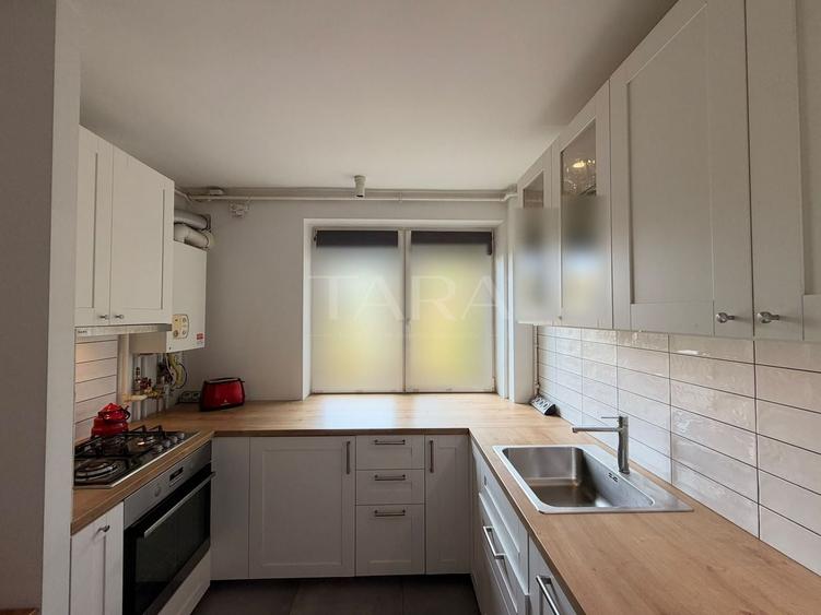 Apartament cu 3 camere semidecomandat, mobilat în Gheorgheni