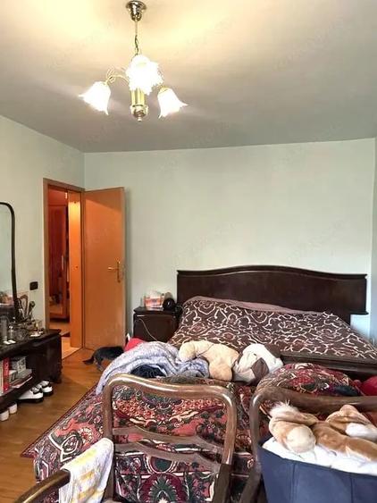 Apartament cu 3 camere decomandat în Mircea cel Bătrân